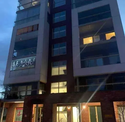 아파트 Modern Nearby Airport 2 반타