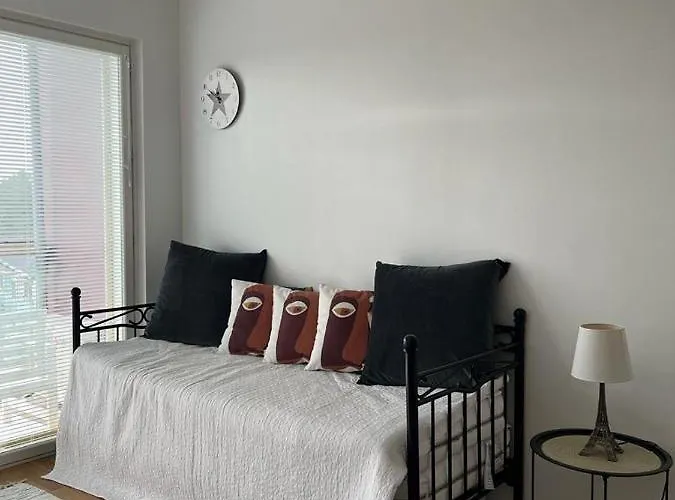 Modern Nearby Airport 2 아파트 반타